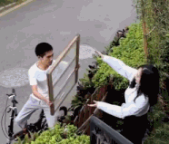 丢弃的垃圾变身艺术作品